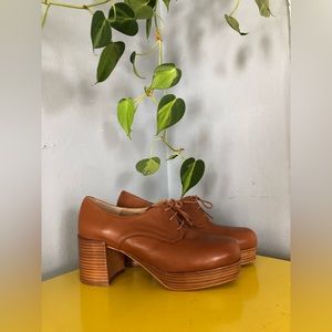 INTENTIONALLY BLANK Albany Platform Oxford (Tan)